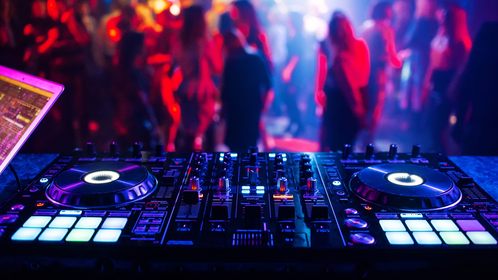 Teen charged for allegedly partying at nightclub after COVID diagnosis