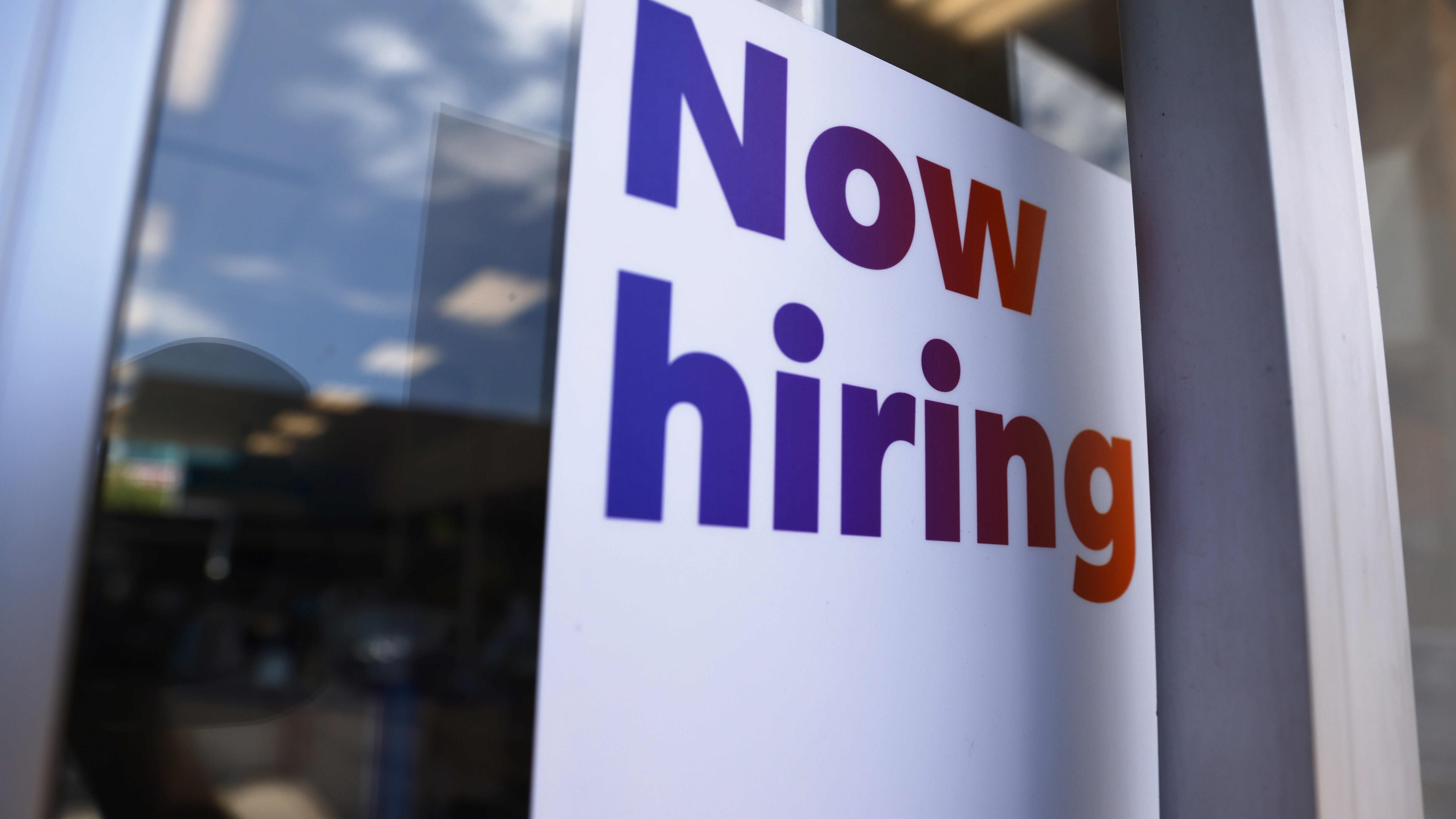 Fewer Americans file for jobless benefits last week