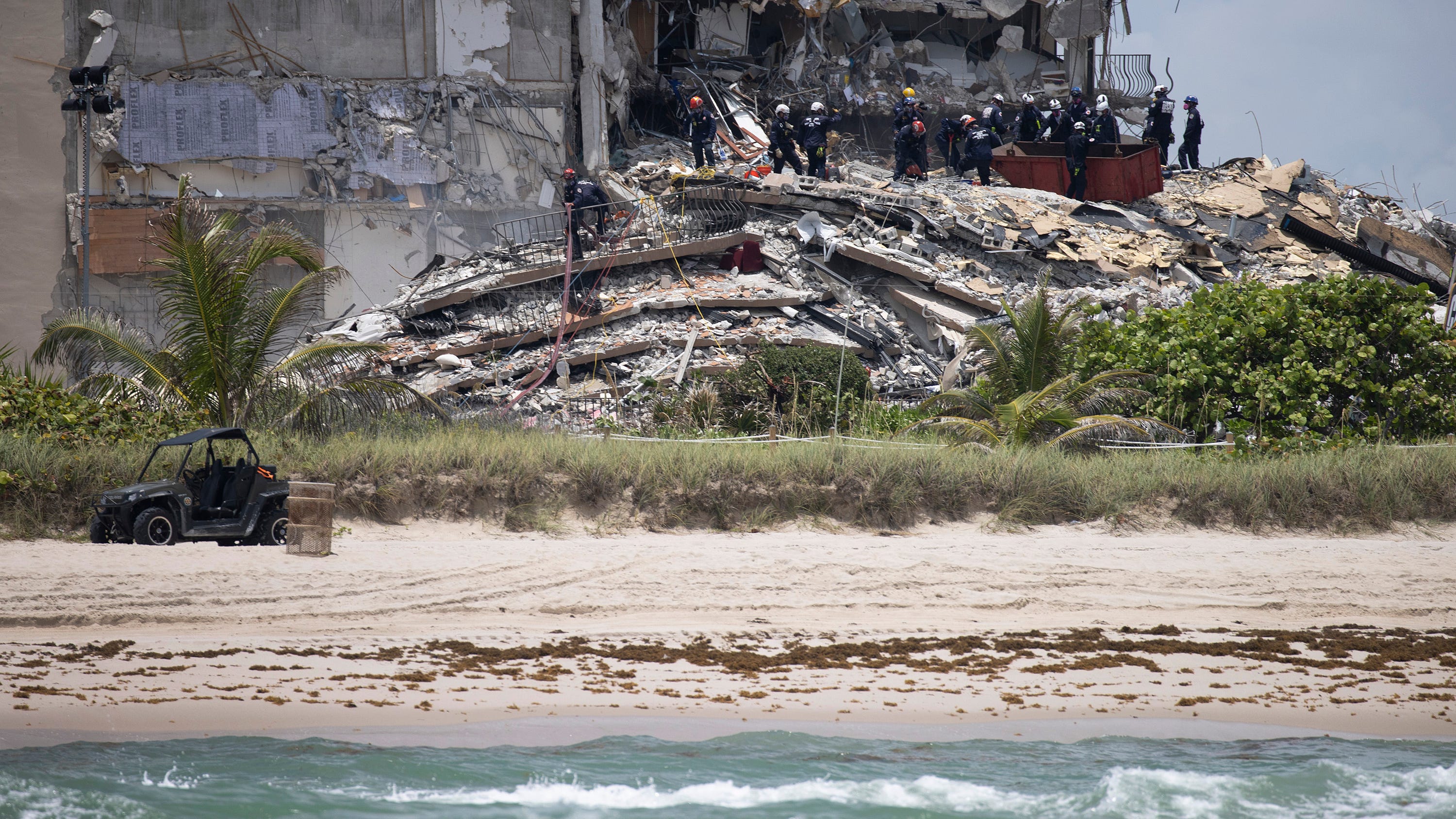 Teen recalls watching horrific Florida condo collapse from her bedroom window: ‘It was madness'