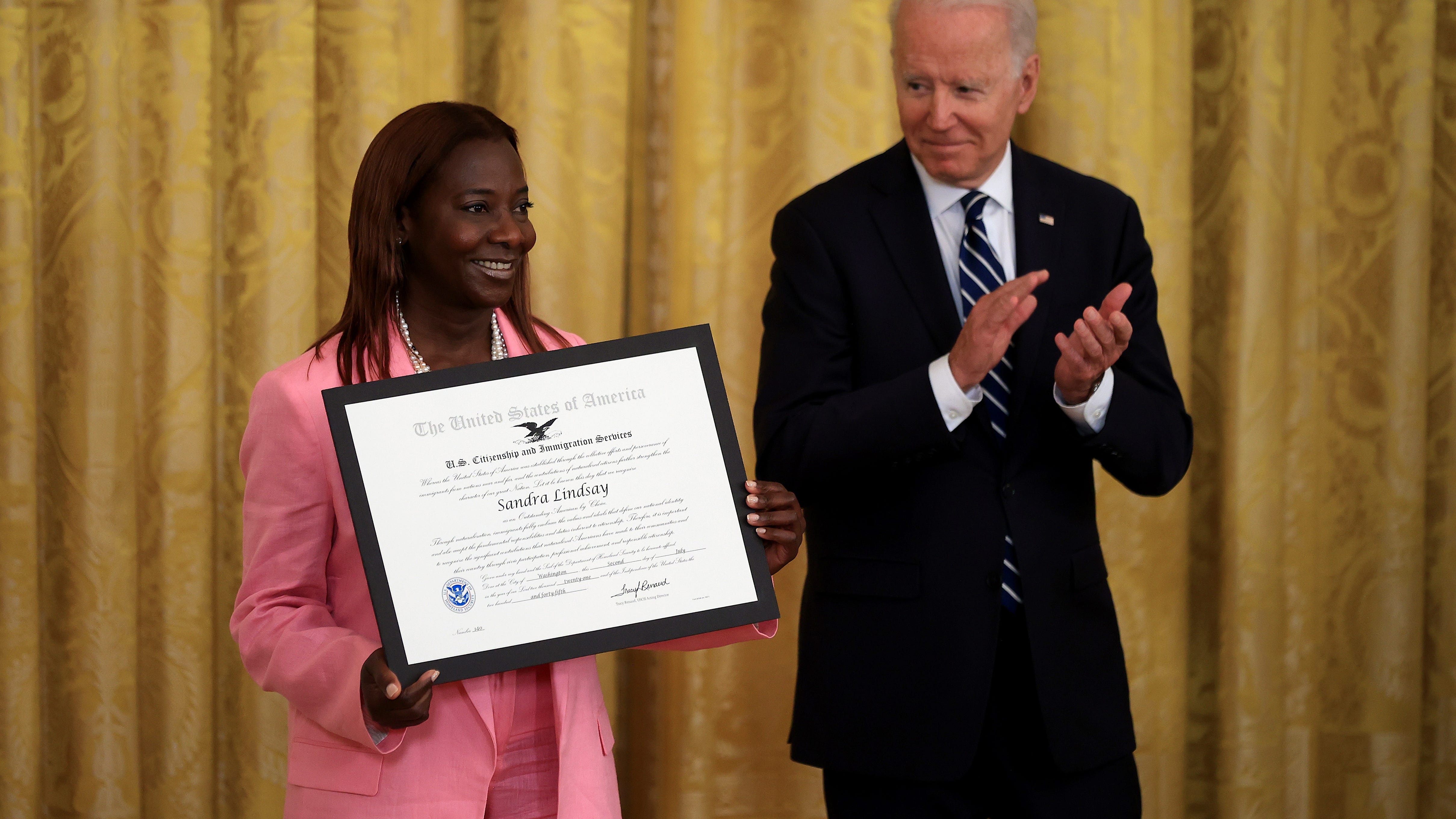 VIDEO: Biden honors Queens nurse as 'Outstanding American by Choice' at WH ceremony