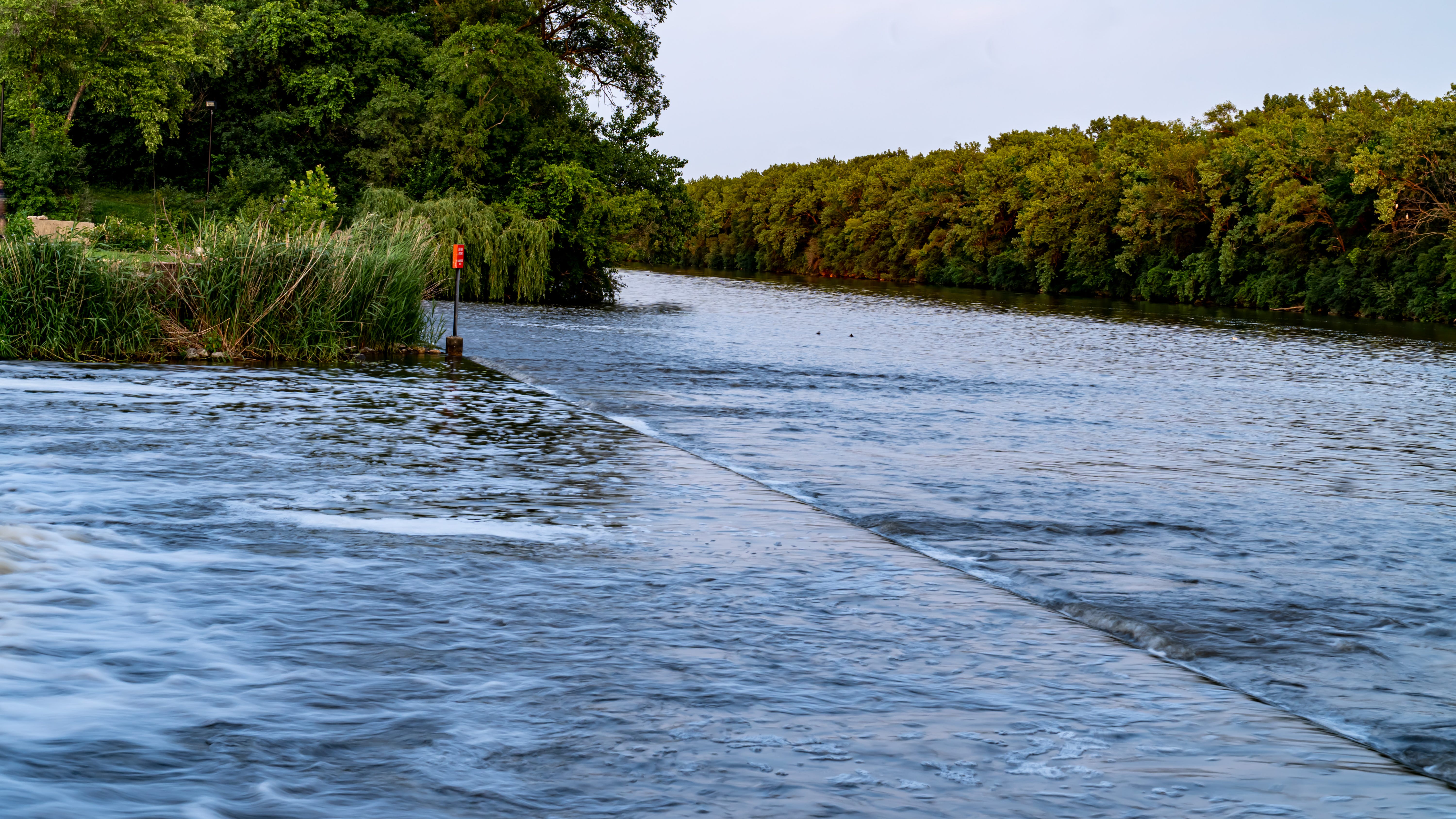 Body recovered from Des Plaines River believed to be captain who fell off tugboat on Monday