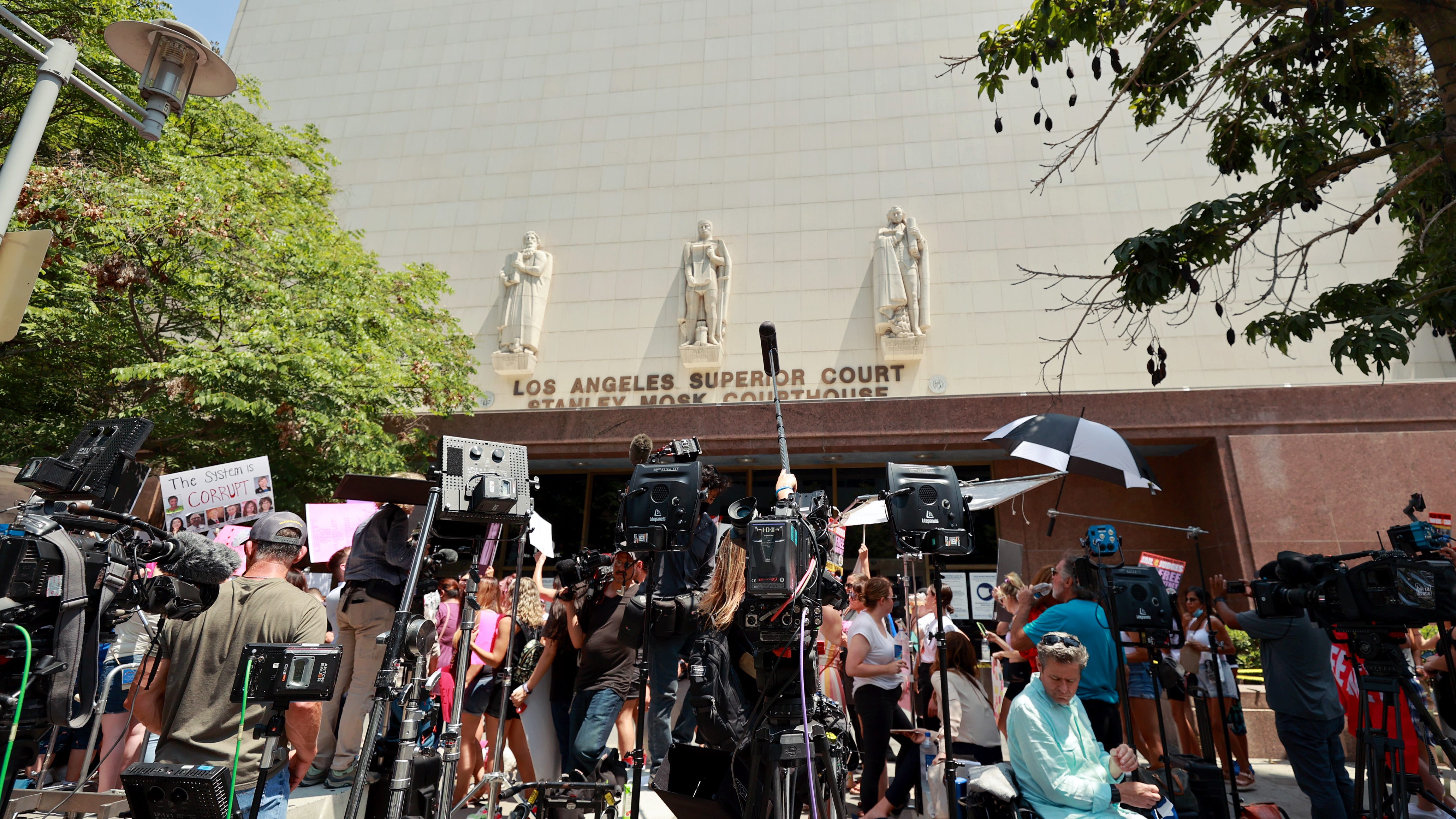 Britney Spears wants court to charge her father with abuse