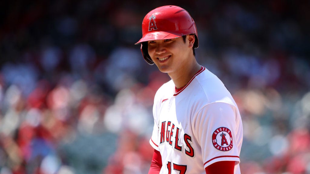 Shohei Ohtani flew down the basepath to beat out ground ball to first baseman
