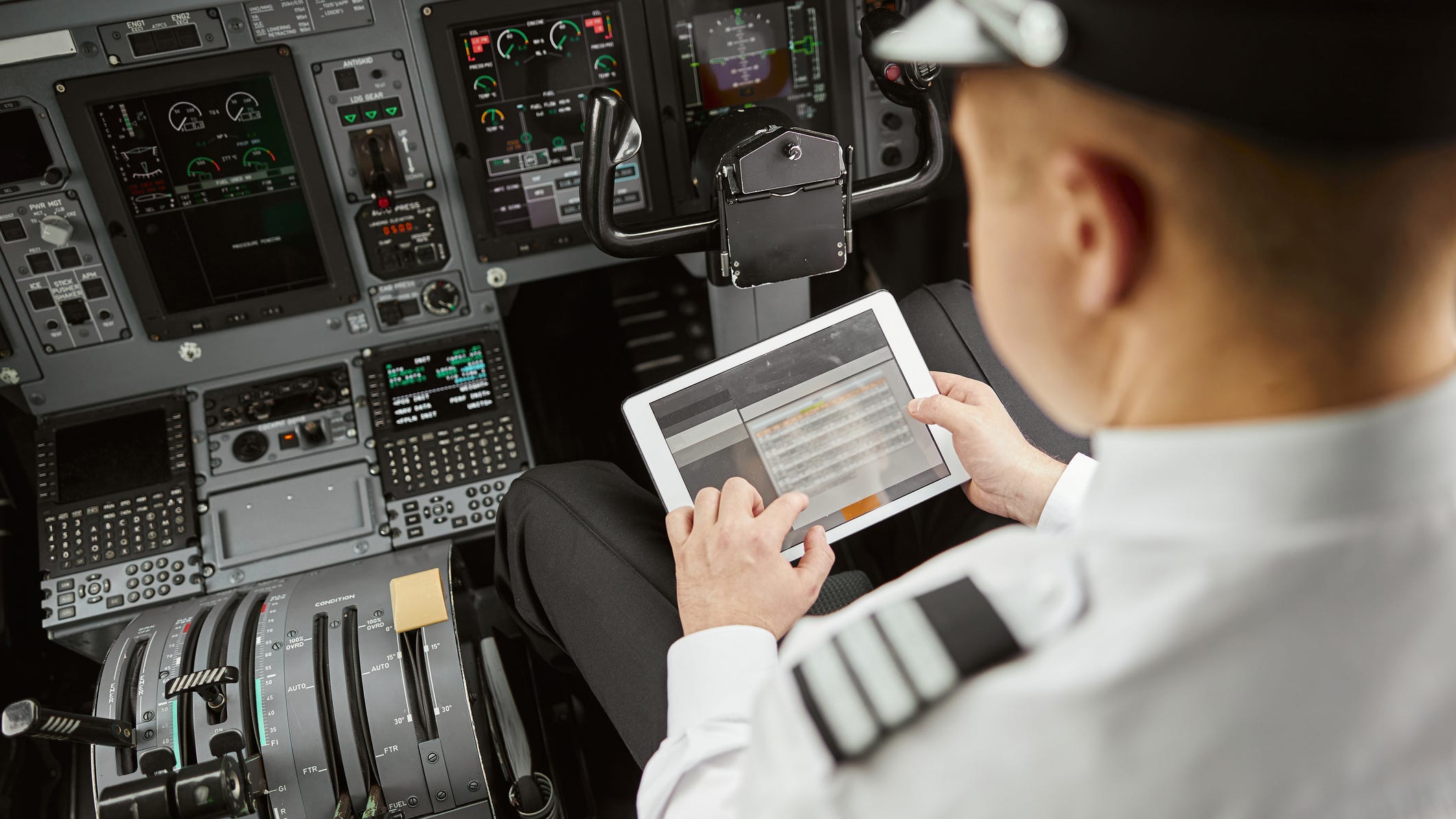 FAA rejects proposal to license co-pilots with half the current training