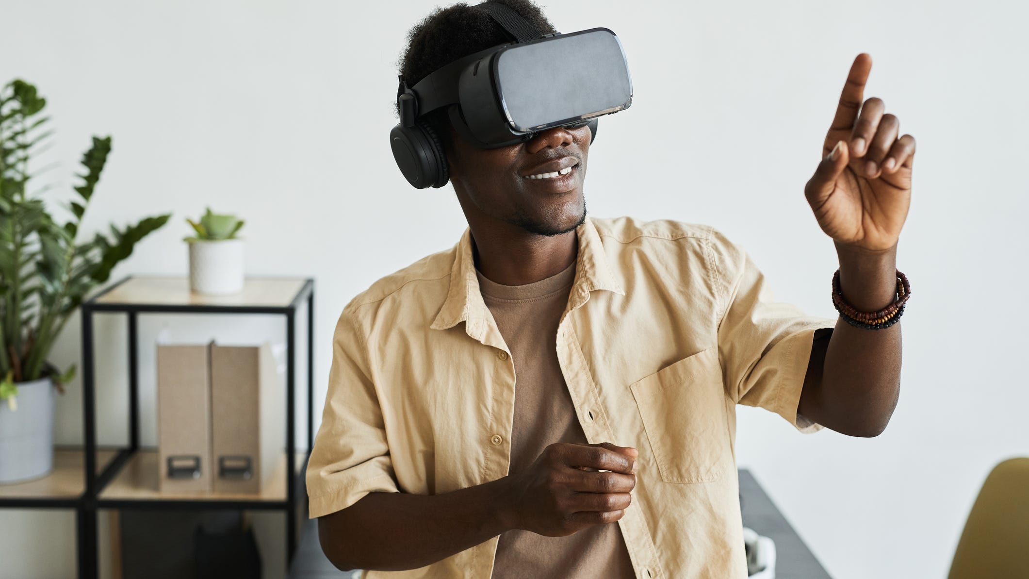 Mark Zuckerberg wants to replace your work computer with a VR headset