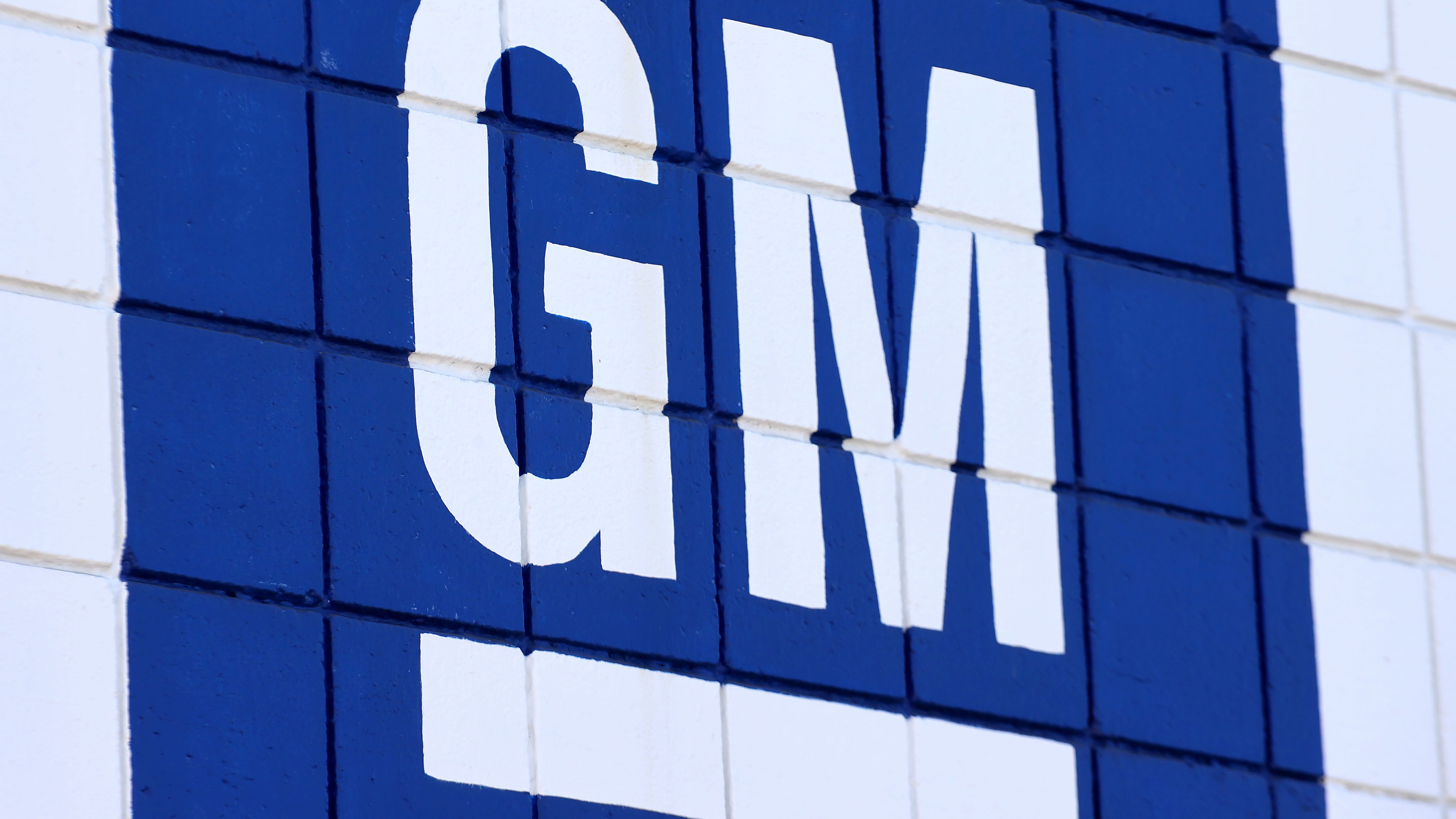 General Motors invests nearly $1 billion in select Michigan, out-of-state manufacturing plants to build new V-8 engine