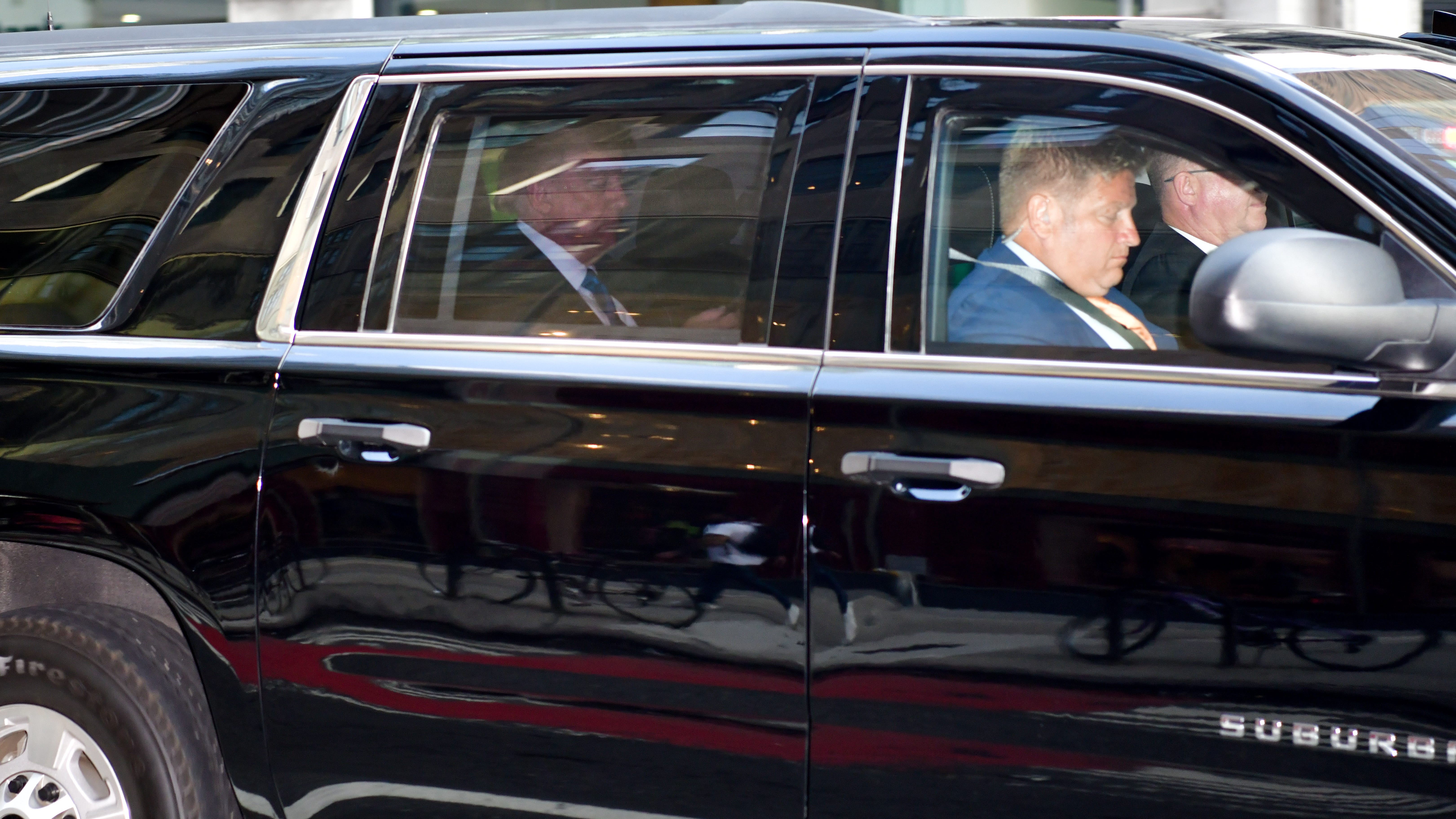 VIDEO & PICS: Donald Trump spotted in midtown Manhattan in convoy of SUVs