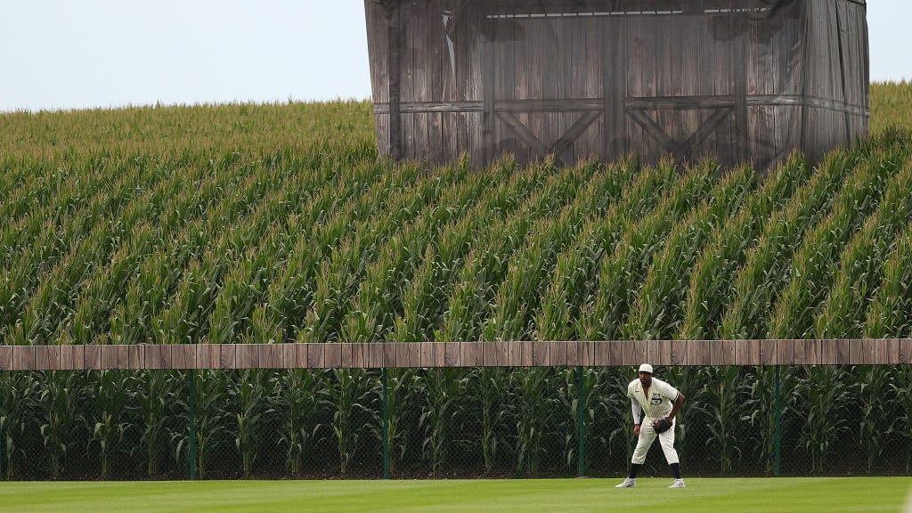 Report: Cubs will play Reds in 'Field of Dreams' game in 2022