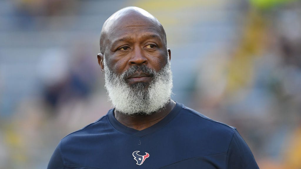 Texans expected to hire defensive coordinator Lovie Smith as head coach