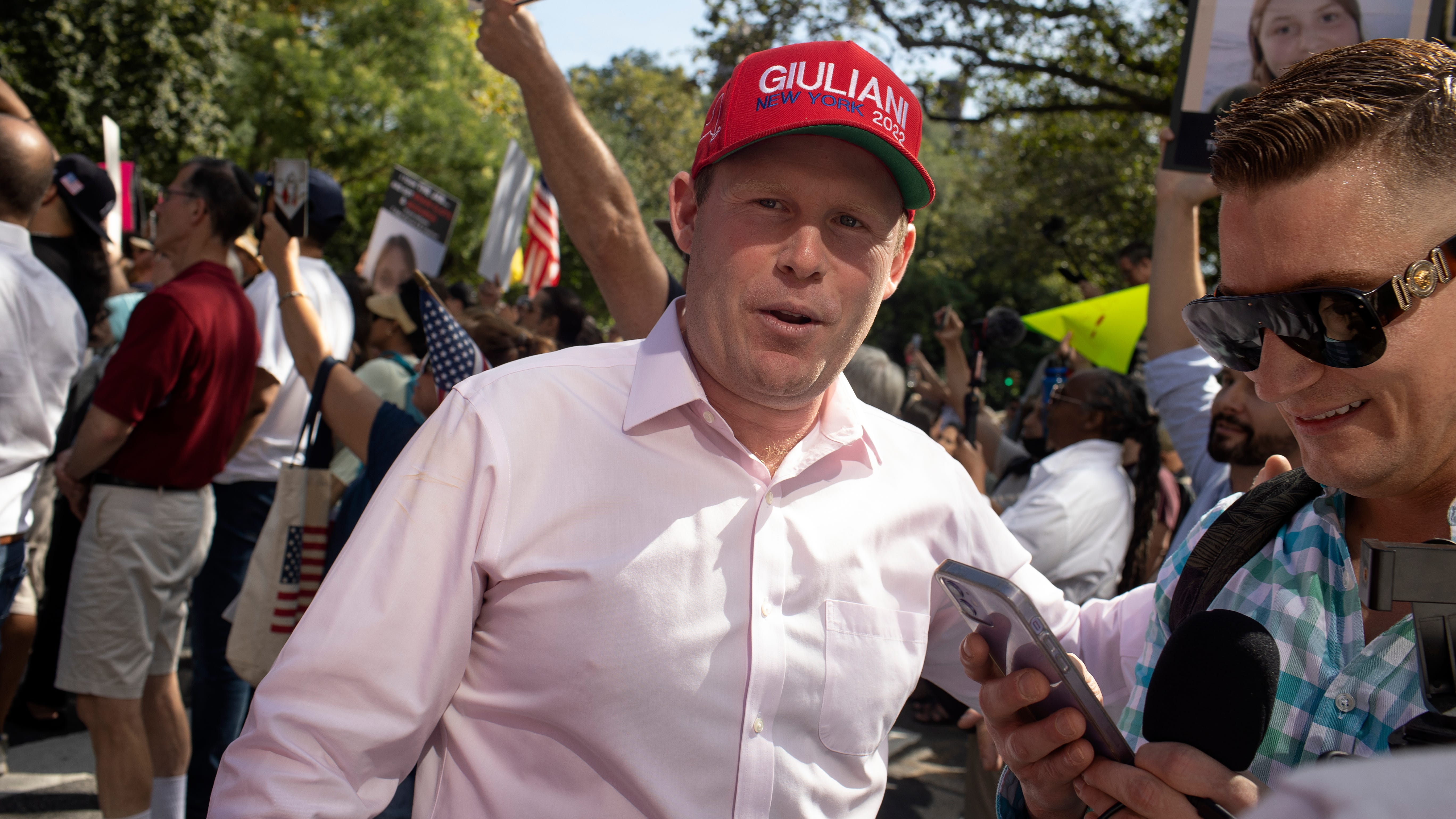 VIDEO: Andrew Giuliani for governor sign unfurled to boos and jeers at Citi Field