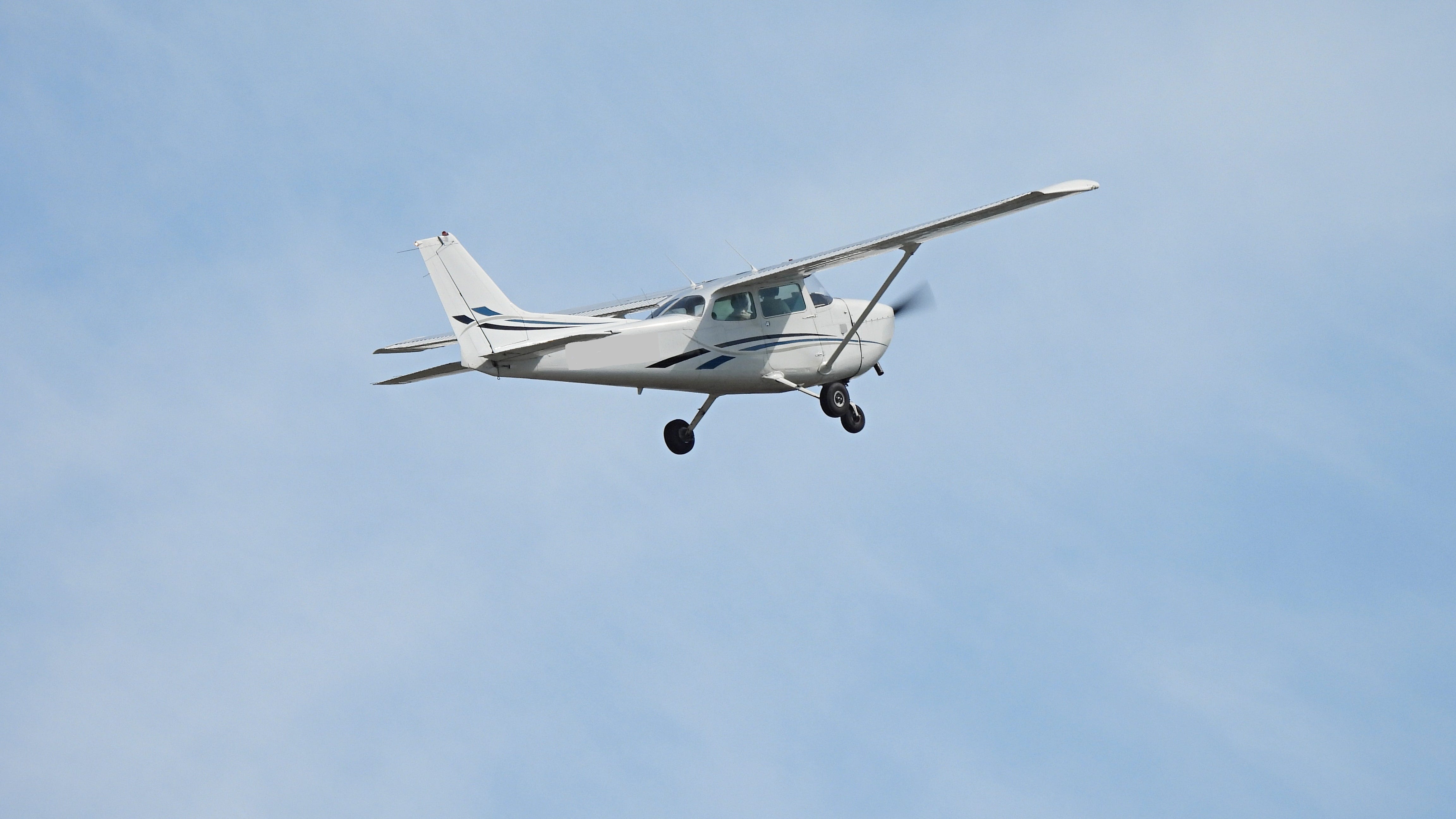 2 planes collide in mid-air over Vegas