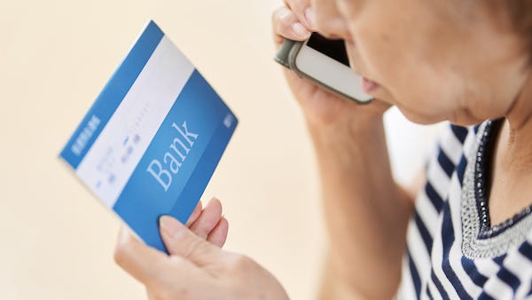 Woman wakes up to find bank account overdrawn by $100 billion