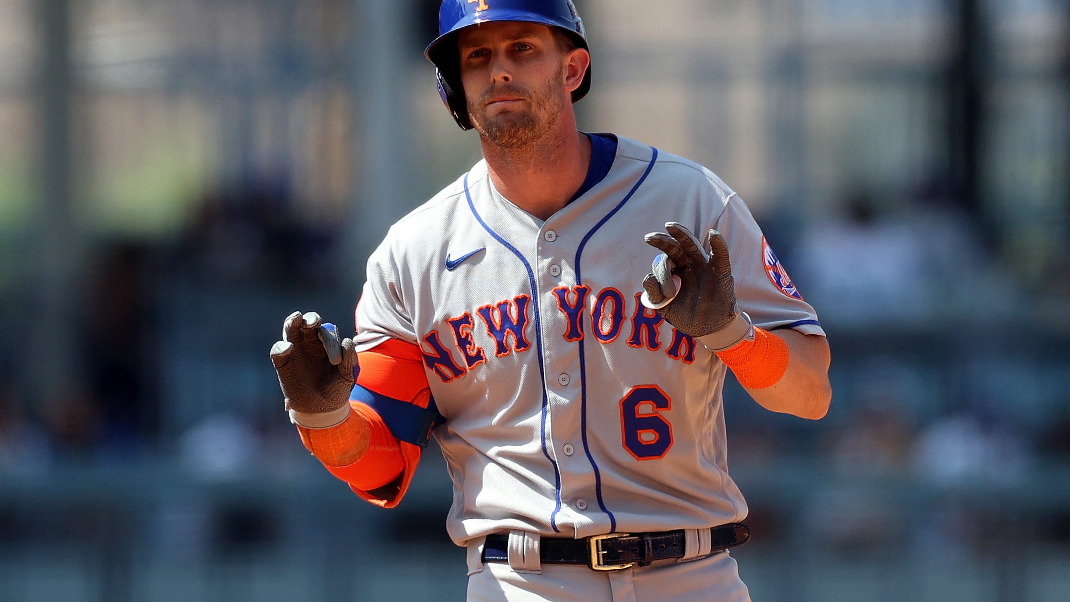 WATCH: Jeff McNeil has an inning to forget