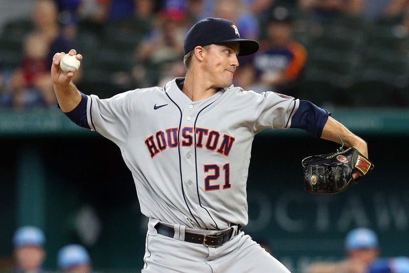 Zack Greinke #21 of the Houston Astros pitches against the Texas Rangers