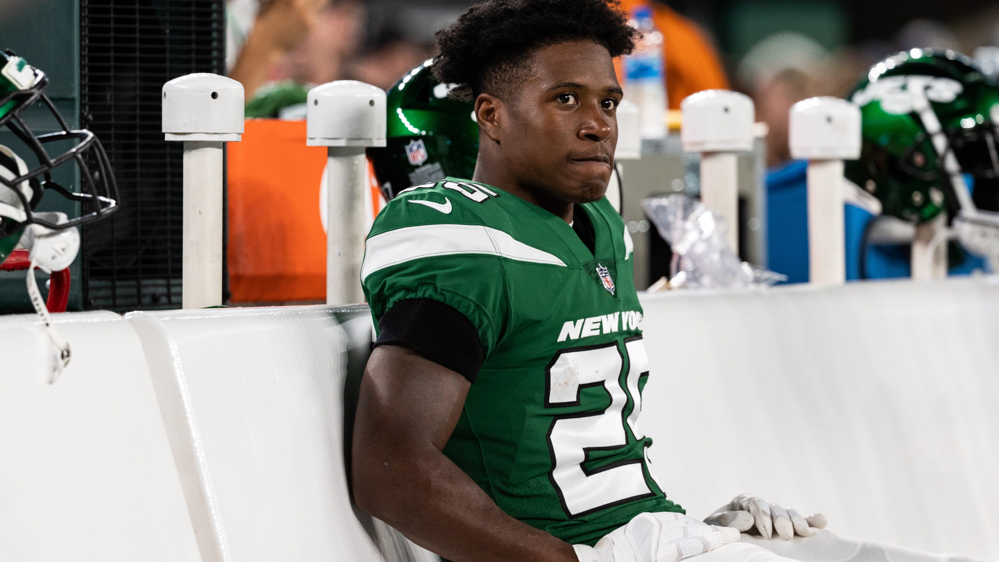 LOOK: Jets DB Brandin Echols picks off Tom Brady, then asks him to sign the ball
