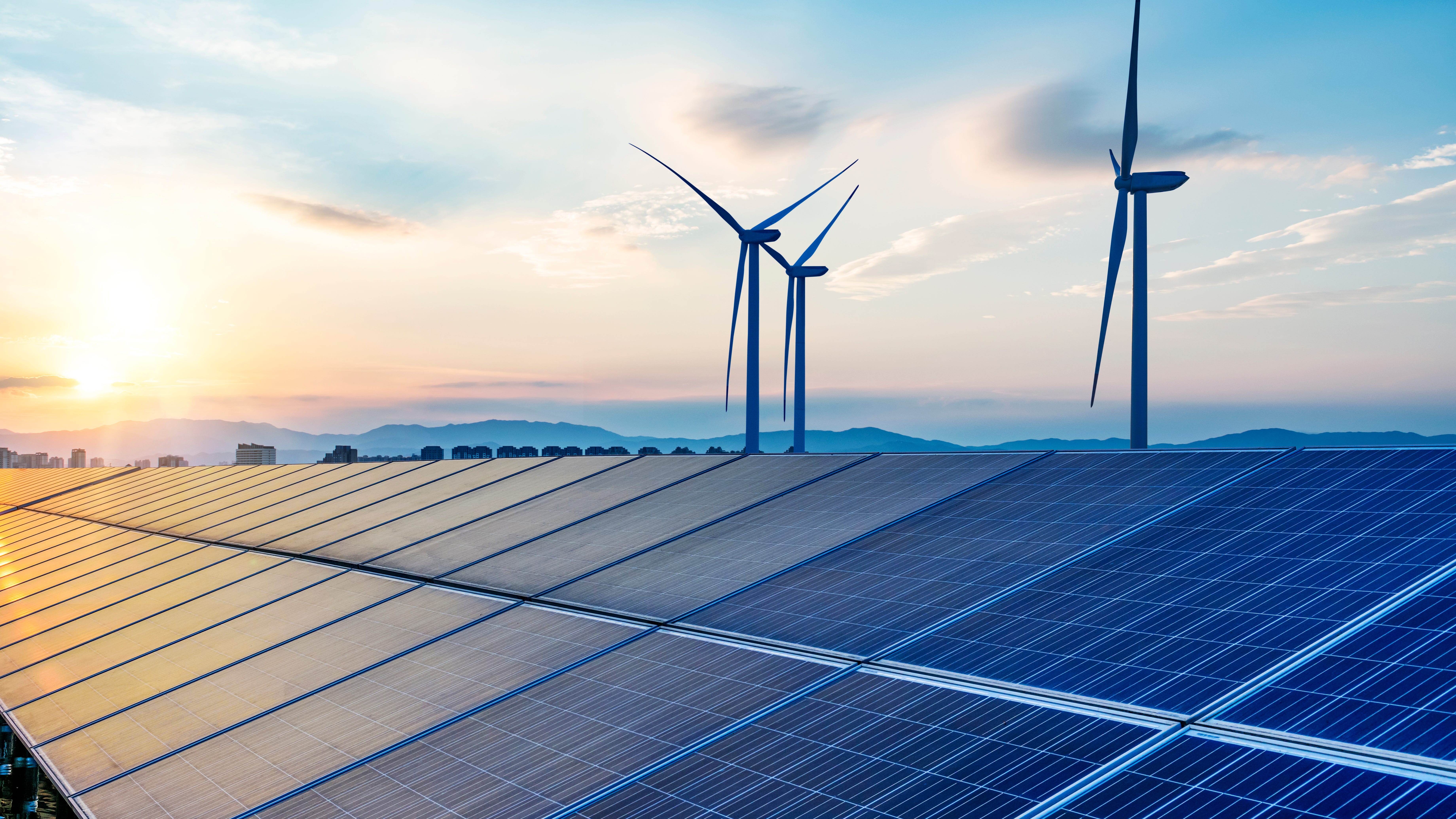 Big US energy transmission projects inch closer to approval