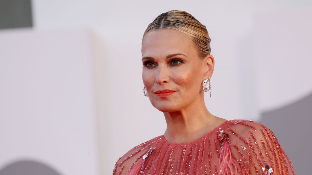 Molly Sims, 48, flaunts svelte physique in string bikini on vacation