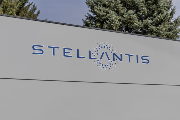 stellantis logo