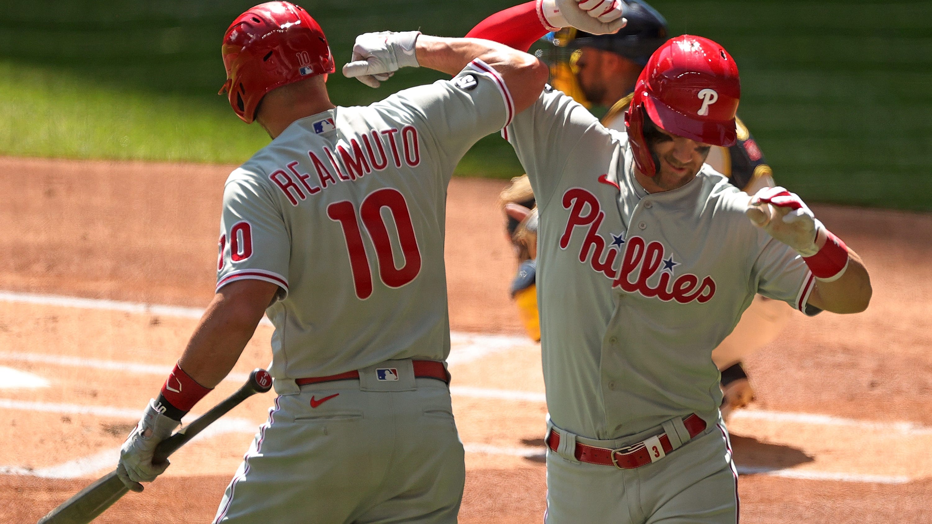 VIDEO: Phillies' barrage of home runs in double-digit win over Brewers