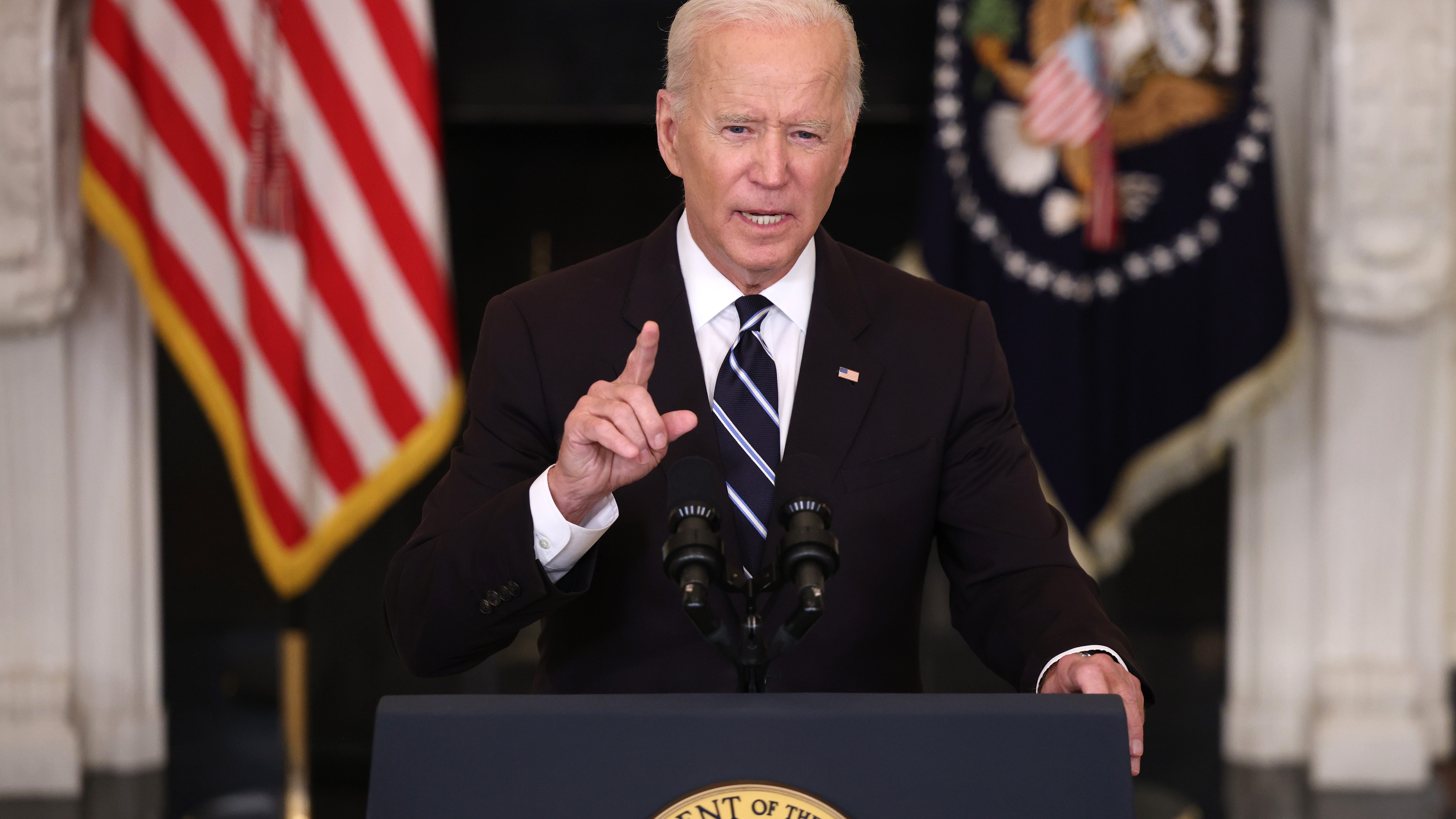 Biden vaccine mandate banks on 'domino effect' to beat COVID-19, expert says