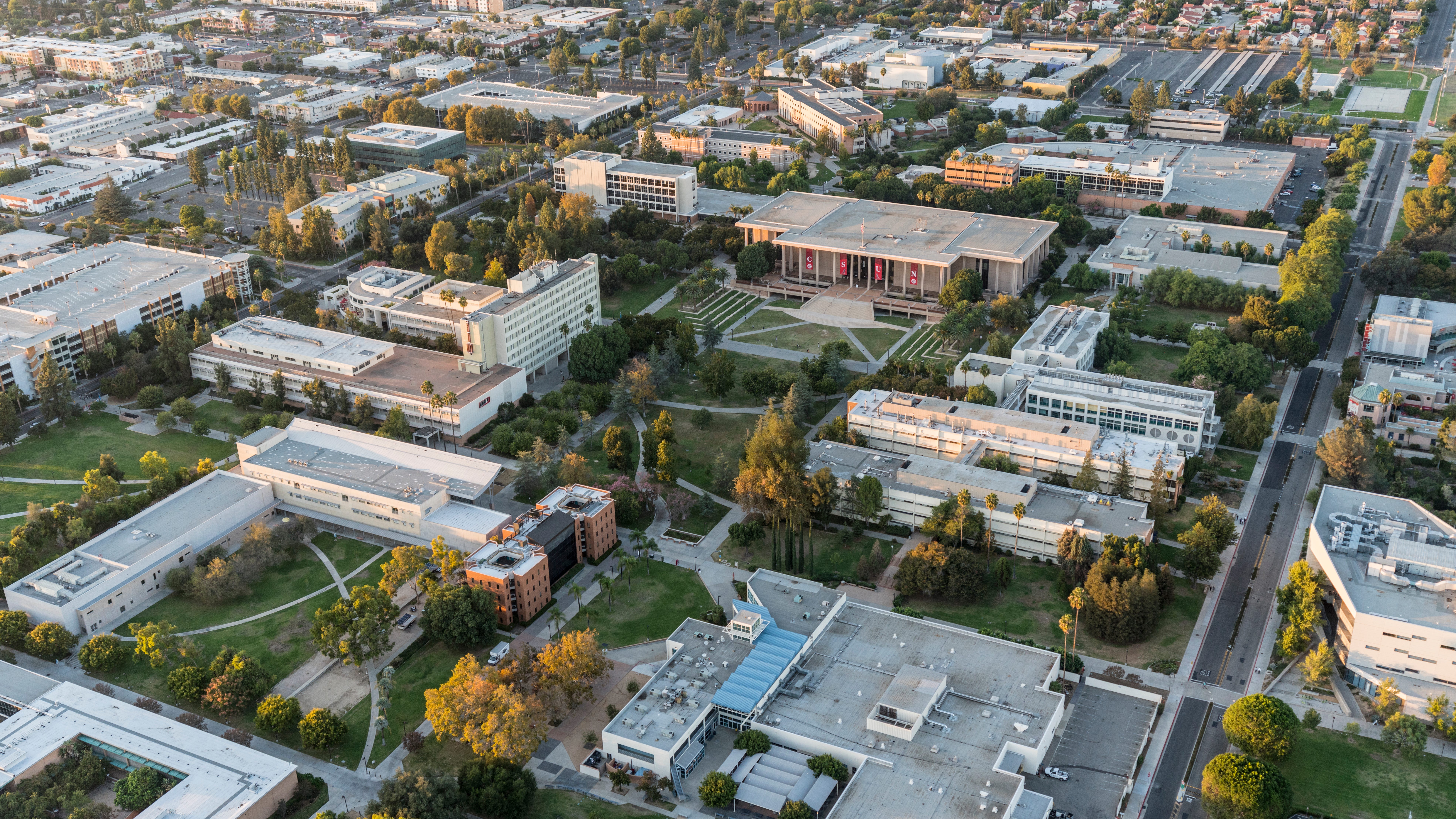 Cal State considers raising undergrad tuition
