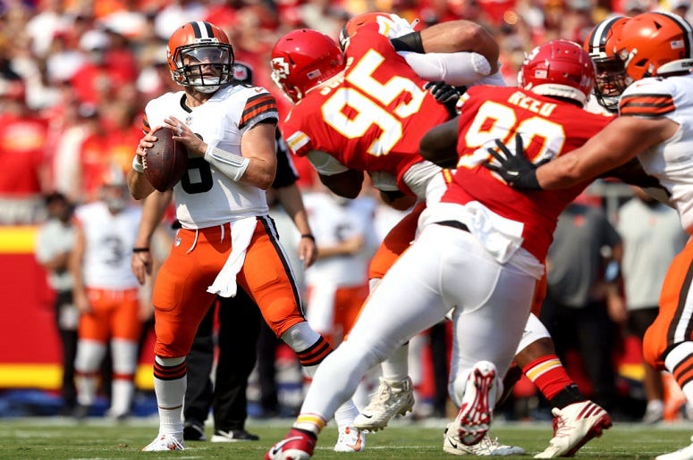 Baker Mayfield in the pocket against the Kansas City Chiefs