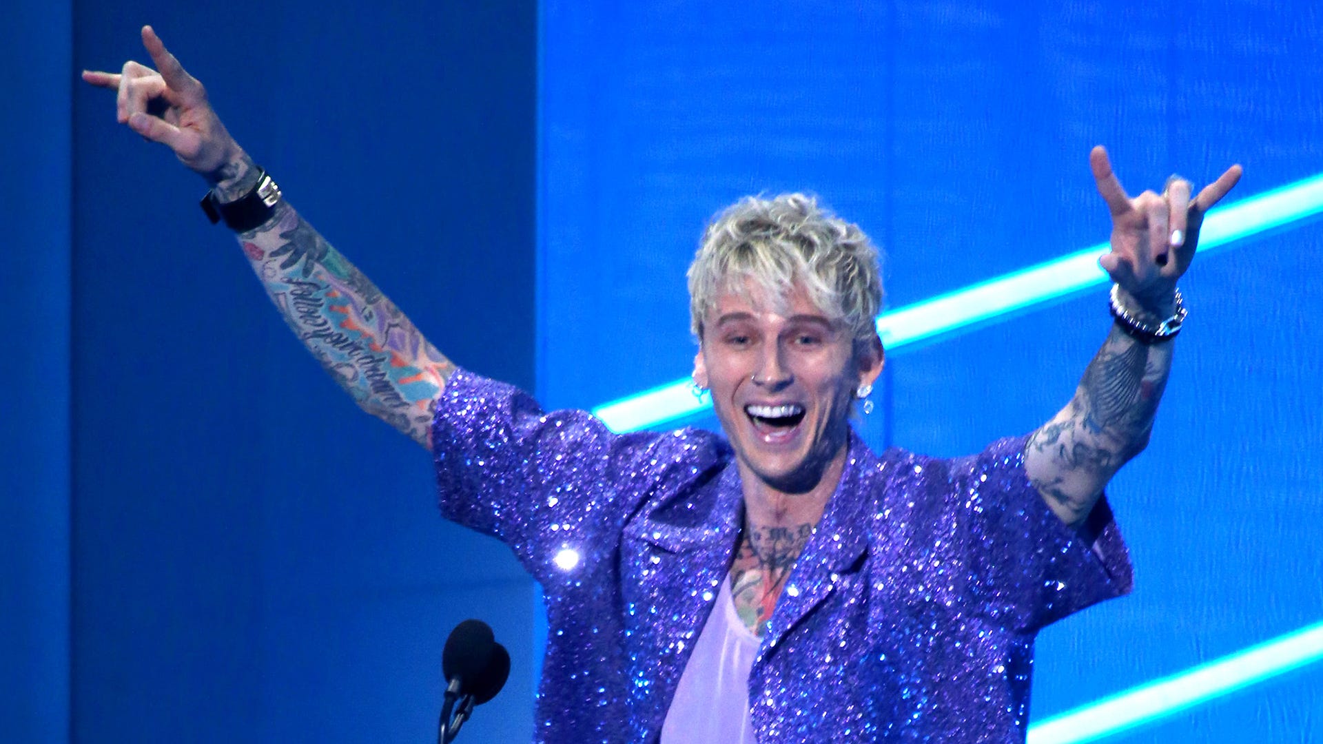 Machine Gun Kelly invites little girl on stage to sing, and she wowed the band and crowd