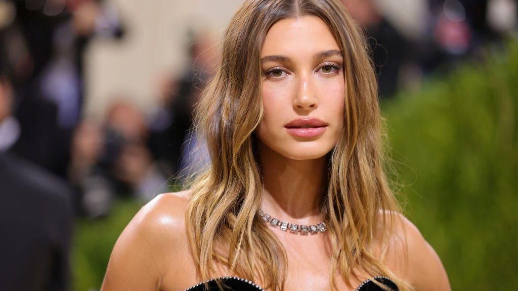 Hailey Bieber stuns in green corset dress at friend's wedding: 'Love an avocado moment'