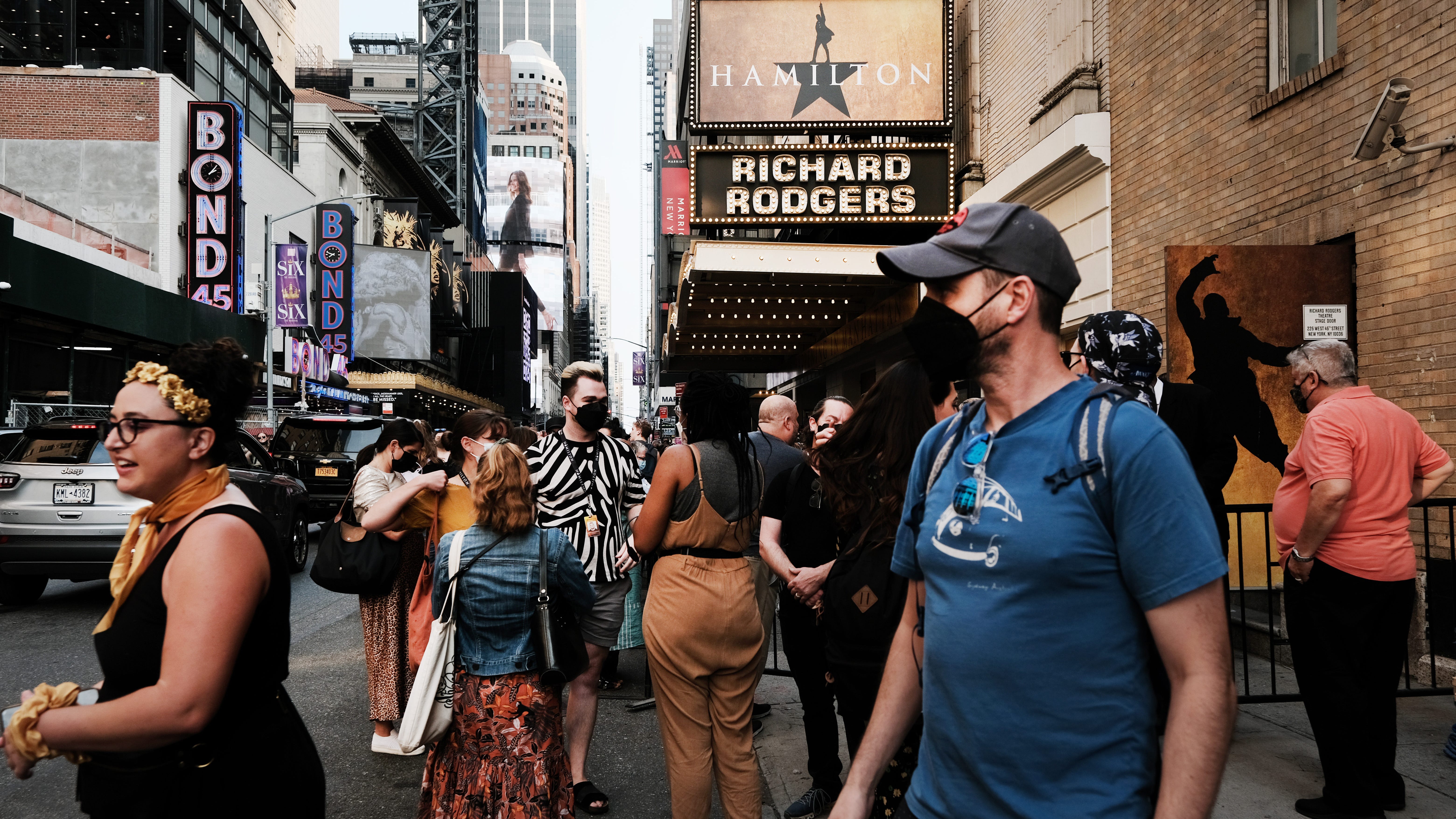 15 NYC PHOTOS OF THE WEEK: Carpet-ready Kardashian, 'Hamilton' homecoming, Mendes mania