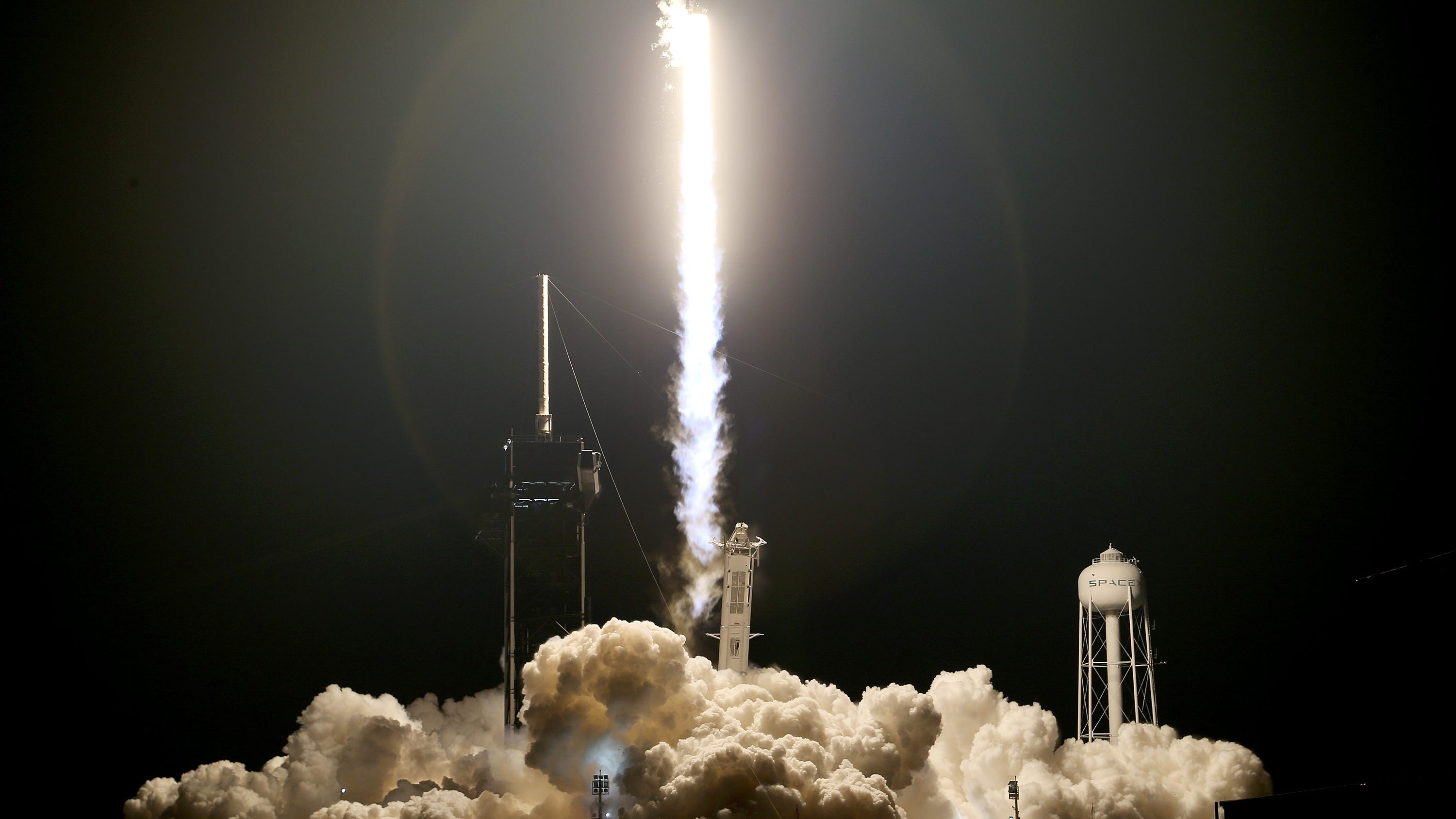 First amateur-astronaut space flight splashes down in the Atlantic after three days in orbit