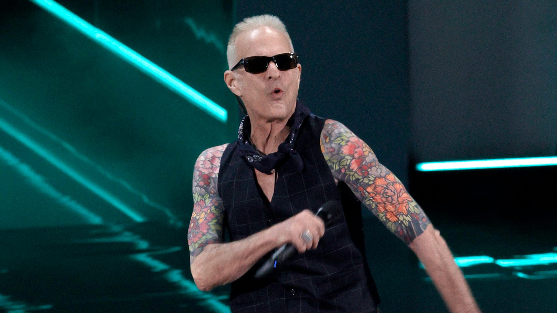 David Lee Roth is 'throwing in the shoes,' announces retirement