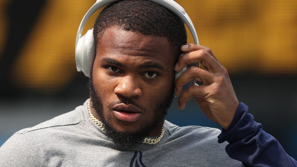 Micah Parsons and Tyler Smith spotted on Jumbotron at Stars playoffs