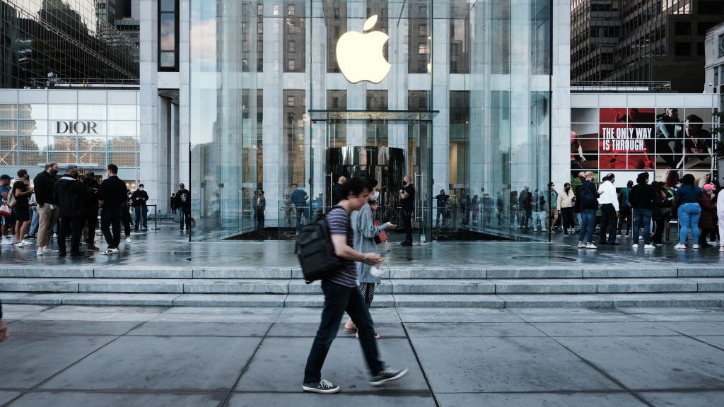 Apple closes NYC retail locations over latest COVID surge