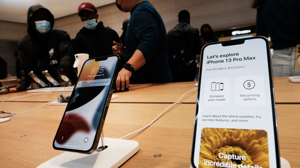 iPhone users can now keep verifiable COVID-19 vaccine cards