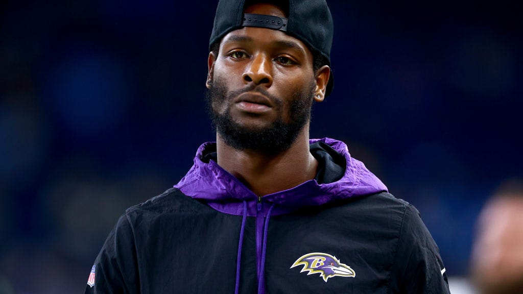 Le'Veon Bell says focus will shift solely on boxing, won't play in NFL this season