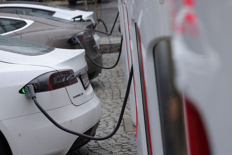 For the first time in history, owners of electric vehicles are being asked to avoid charging during peak energy usage hours in an effort to protect California’s power grid.