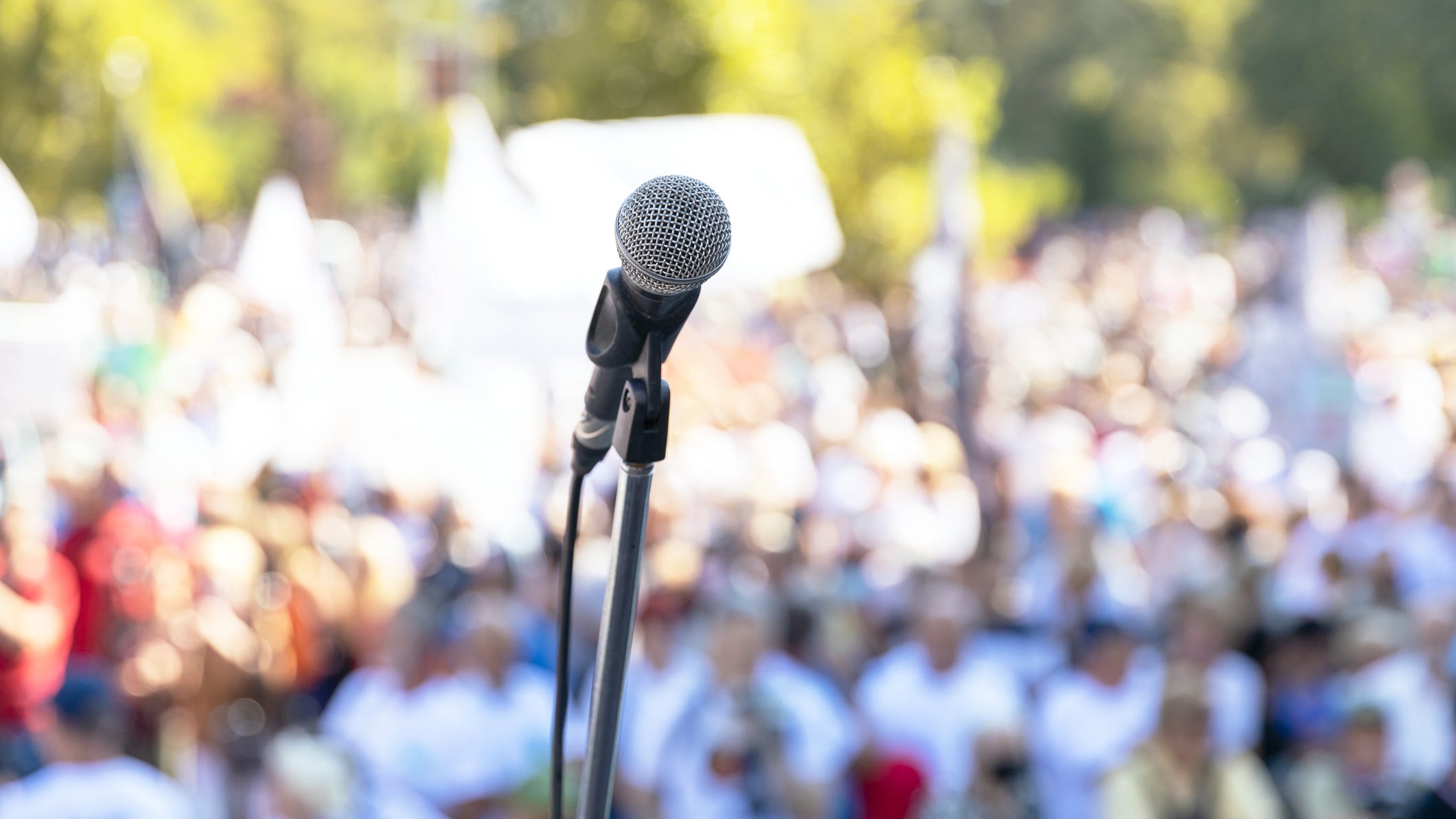 Hundreds protest COVID vaccine mandates at L.A. rally