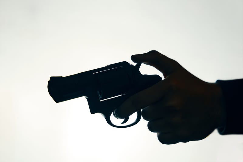 Midday shooting claims life in Central City