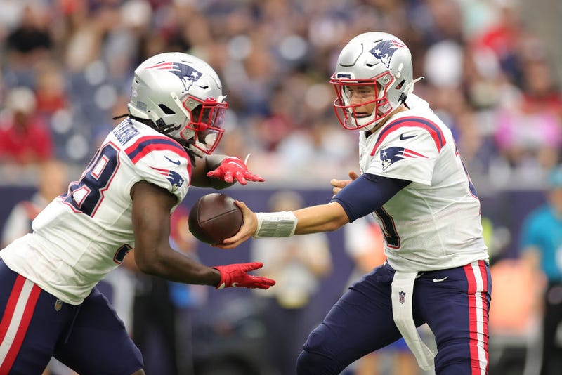 Rhamondre Stevenson gets a handoff from Mac Jones