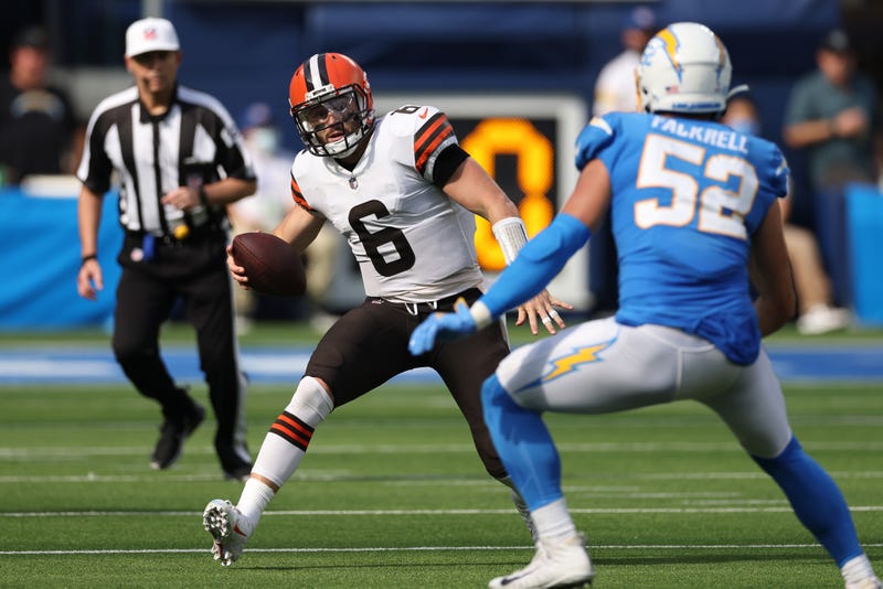 Chargers LB Kyler Fackrell pursues Browns QB Baker Mayfield
