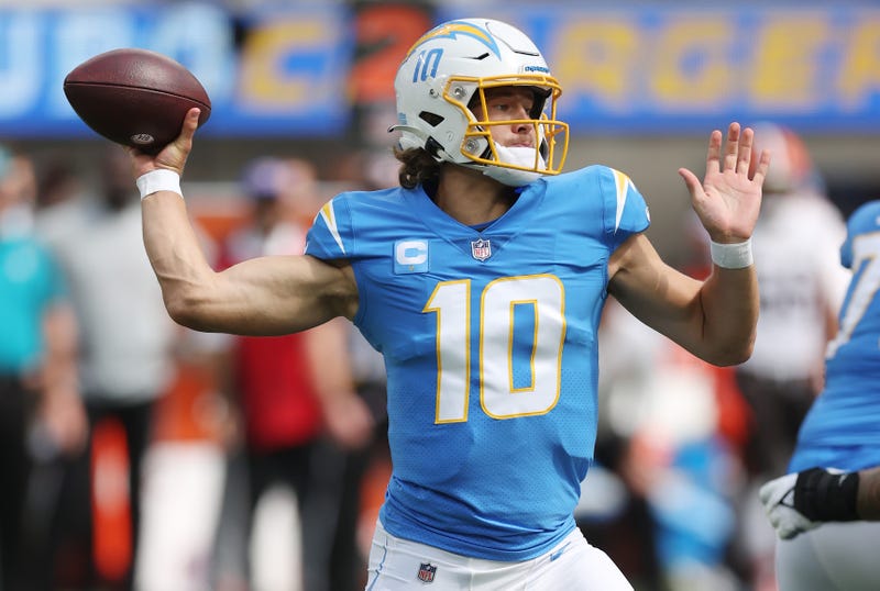 Chargers' Herbert day-to-day with fractured rib cartilage