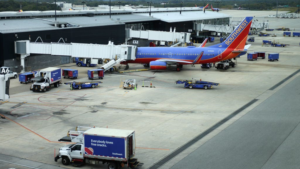 8 passengers fined over $160K for 'unruly behavior' during 2021 flights