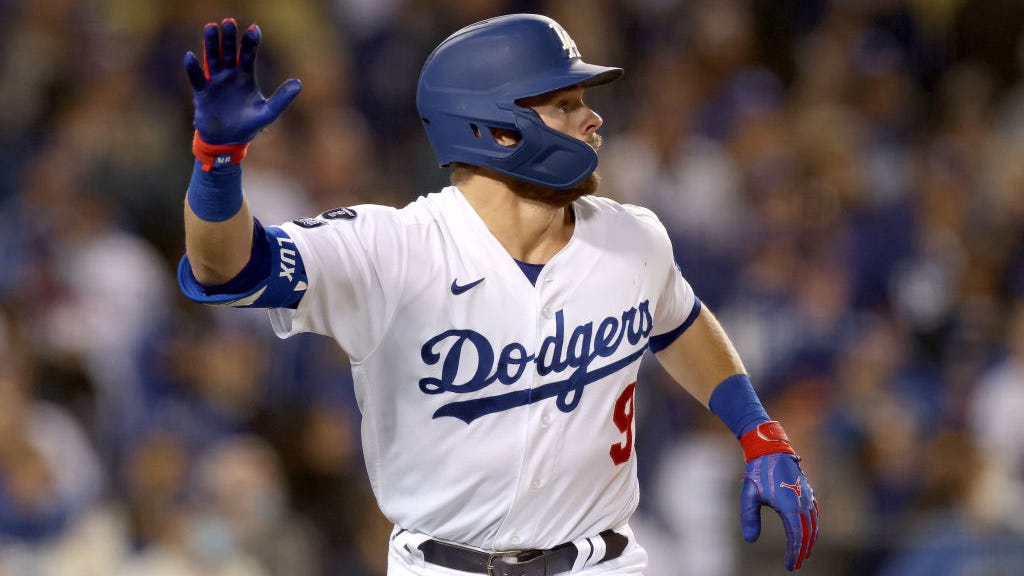 Dodgers shut out again as Giants take lead in Game 3 of NLDS