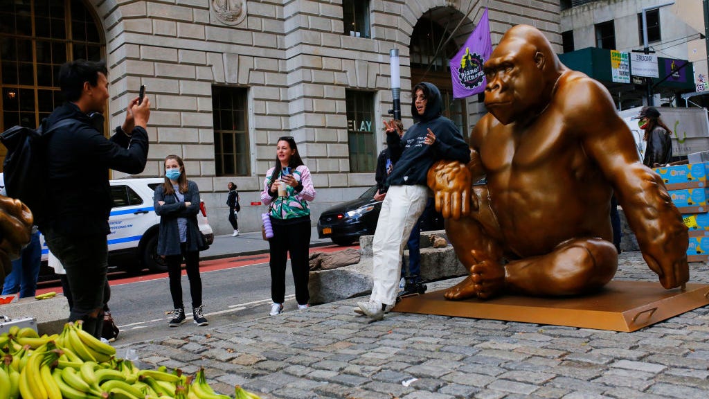 NYC PHOTOS OF THE WEEK: Towering Harambe, Adams rallies voters and Giada serves up