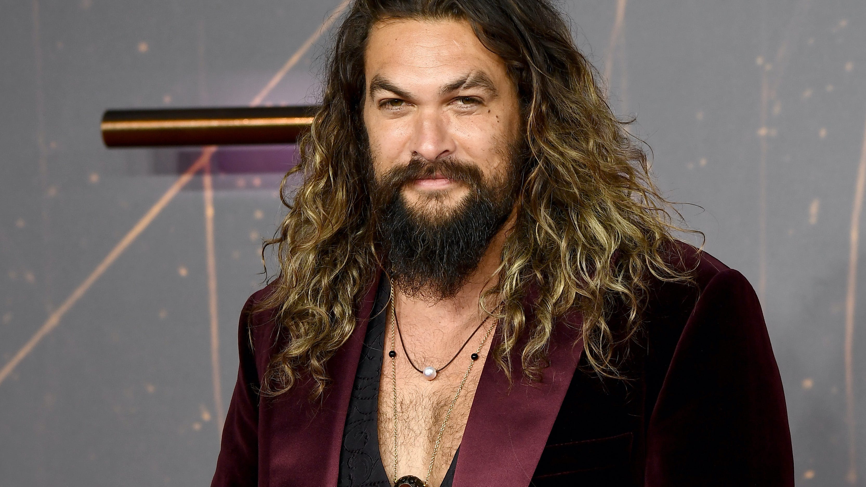 Jason Momoa is single for the first time in over 16 years and the internet is losing it