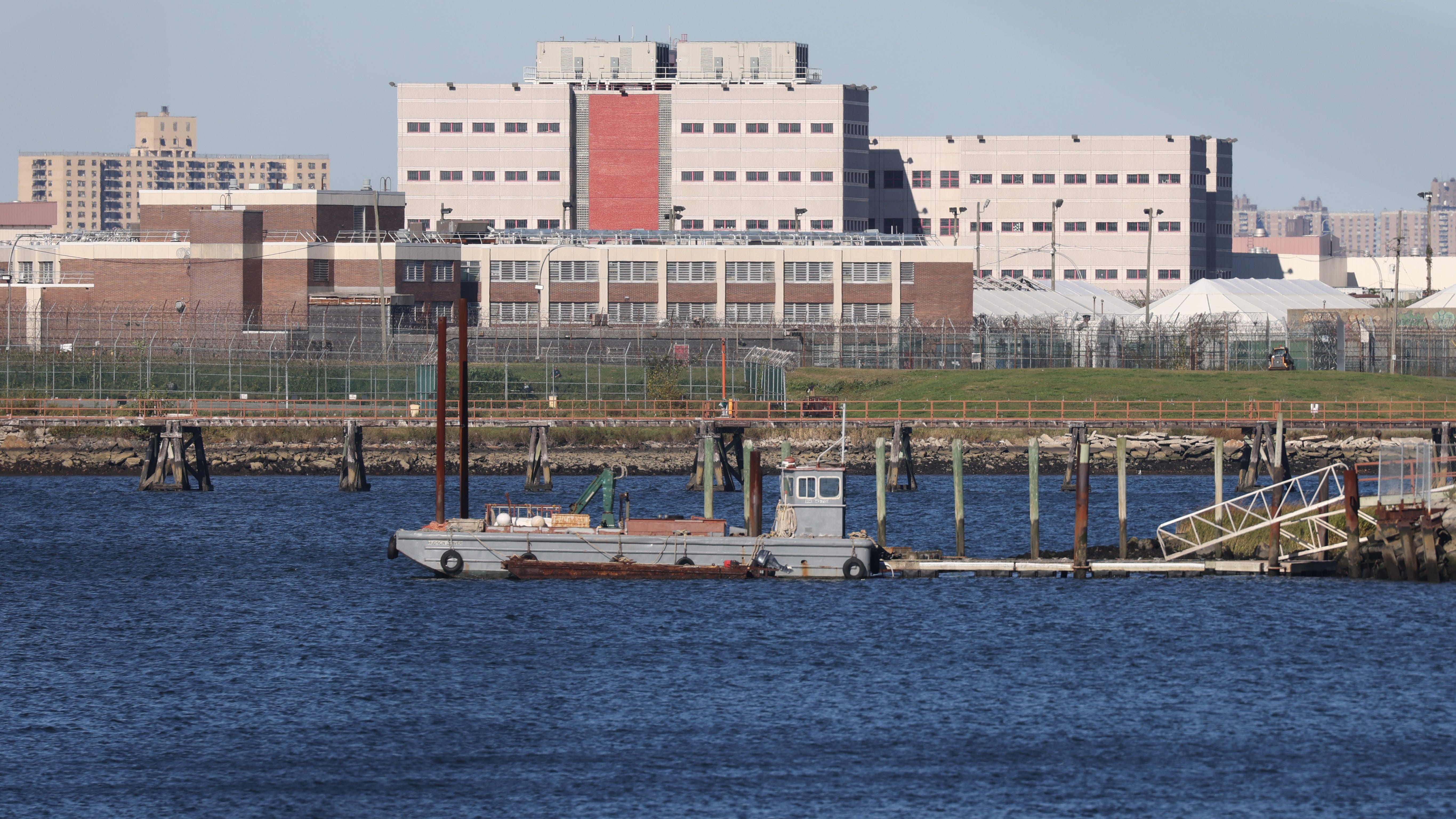 Correction captain stabbed in neck during Rikers Island melee
