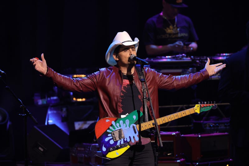 BRAD PAISLEY