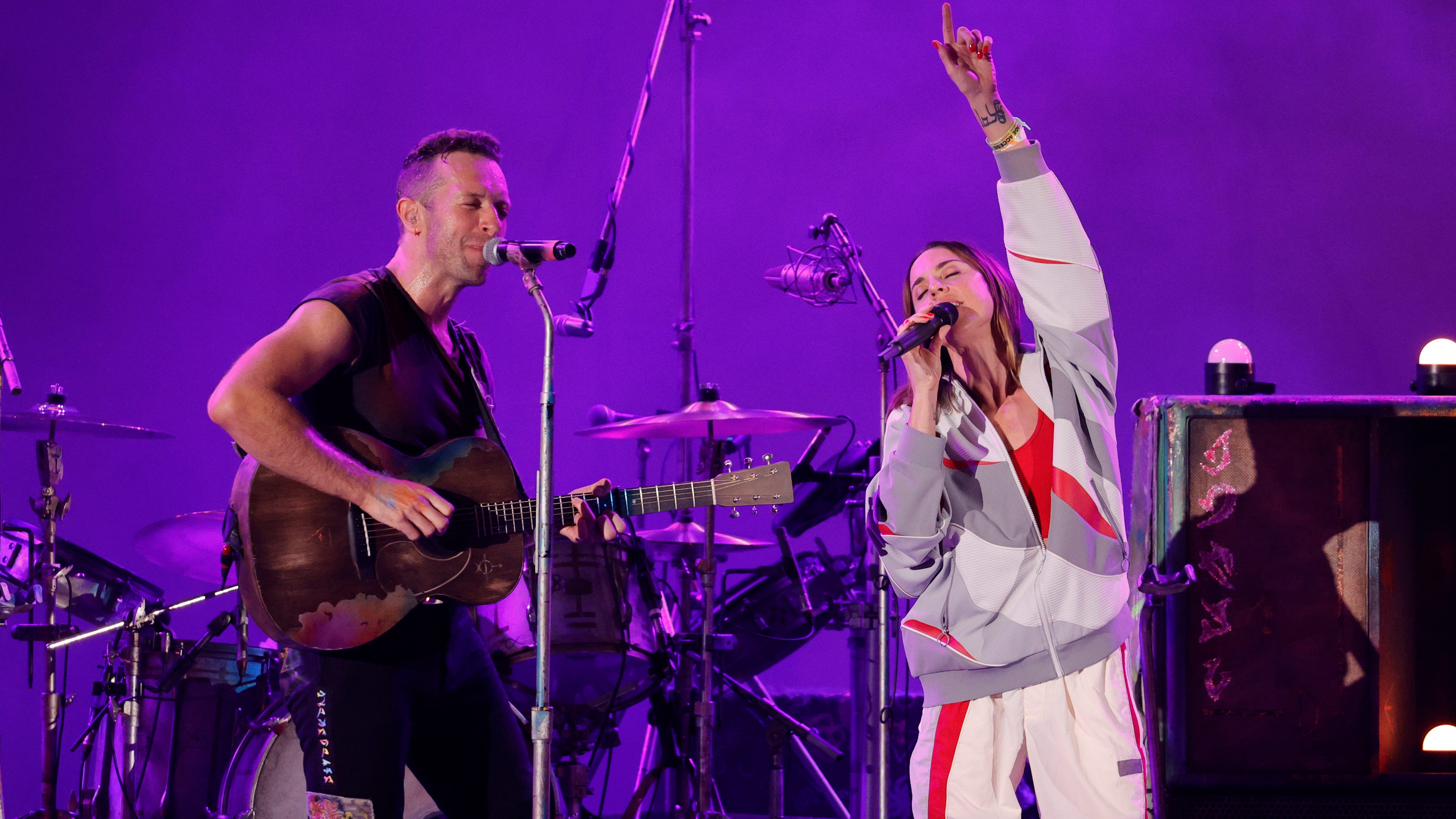 Chris Martin shocked fans with appearance from Sporty Spice during Coldplay’s ‘We Can Survive’ set