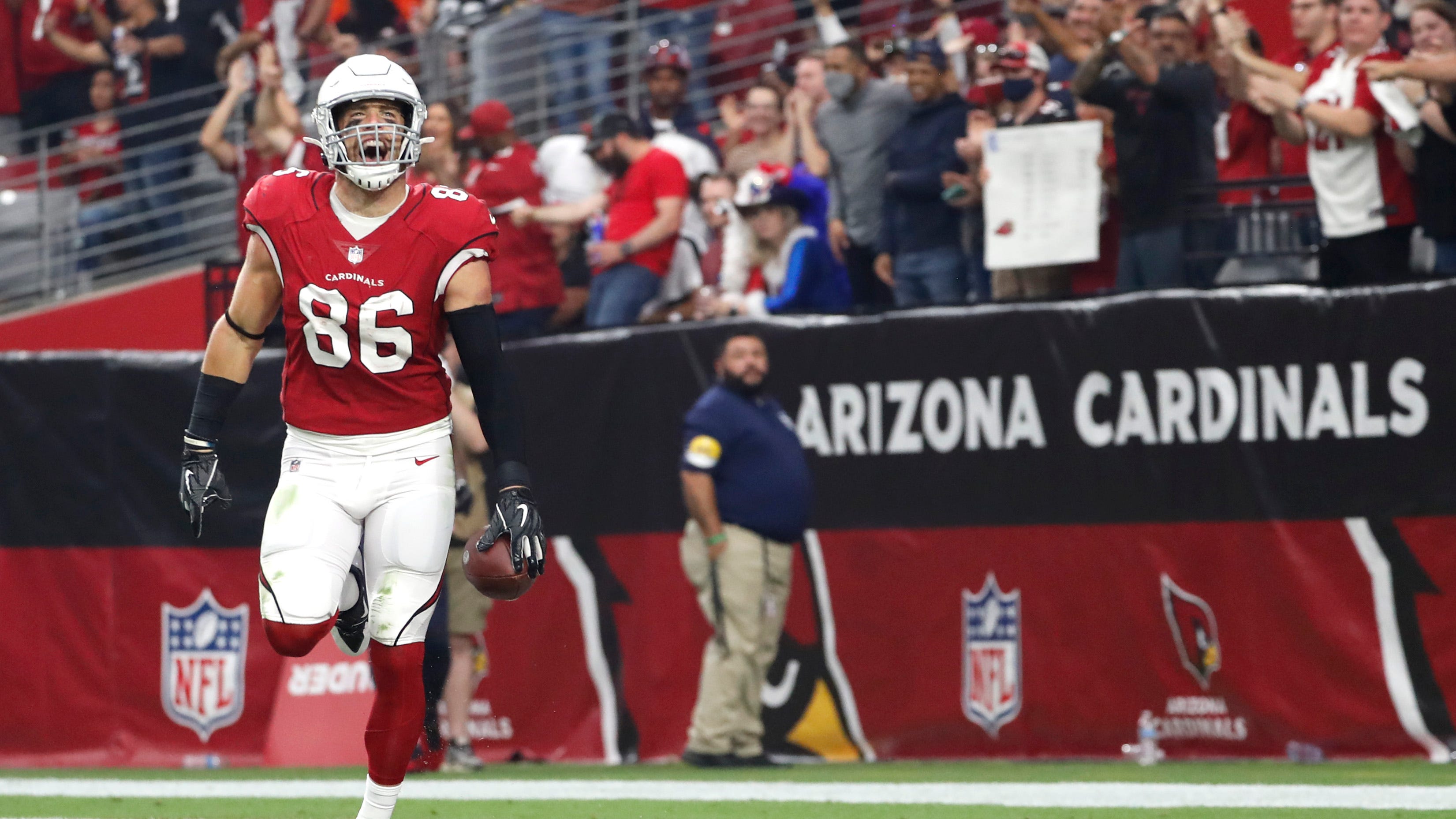 Zach Ertz records longest catch since 2017 in Cardinals debut