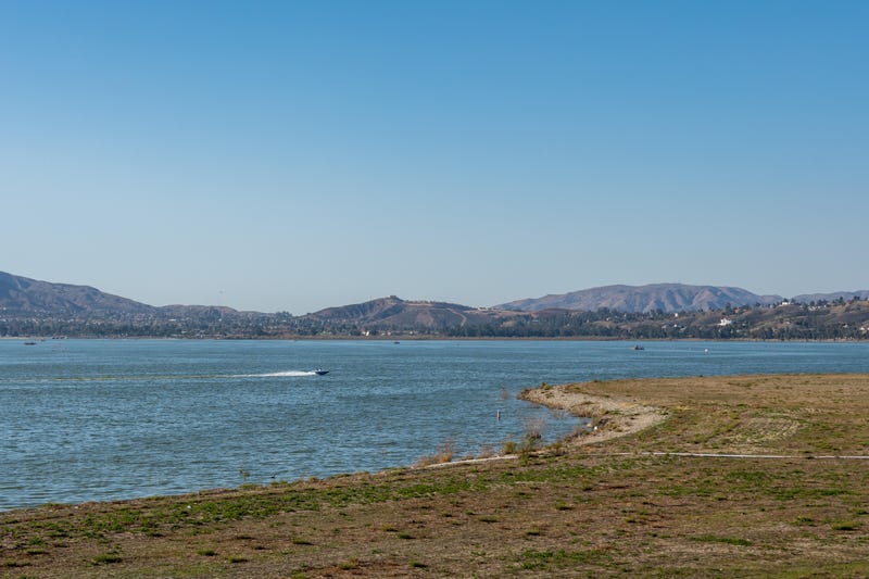 A beautiful overlooking view of nature in Lake Elsinore, California